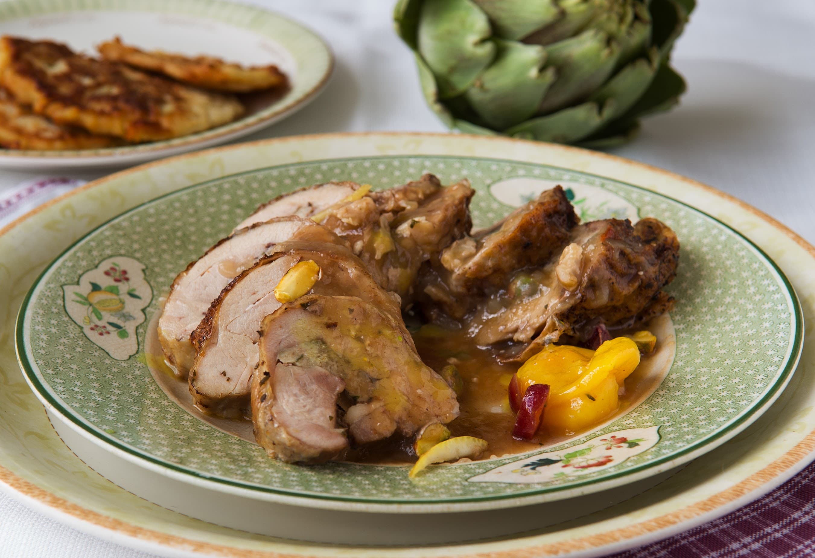 עוף צלוי עם ירקות ורוטב