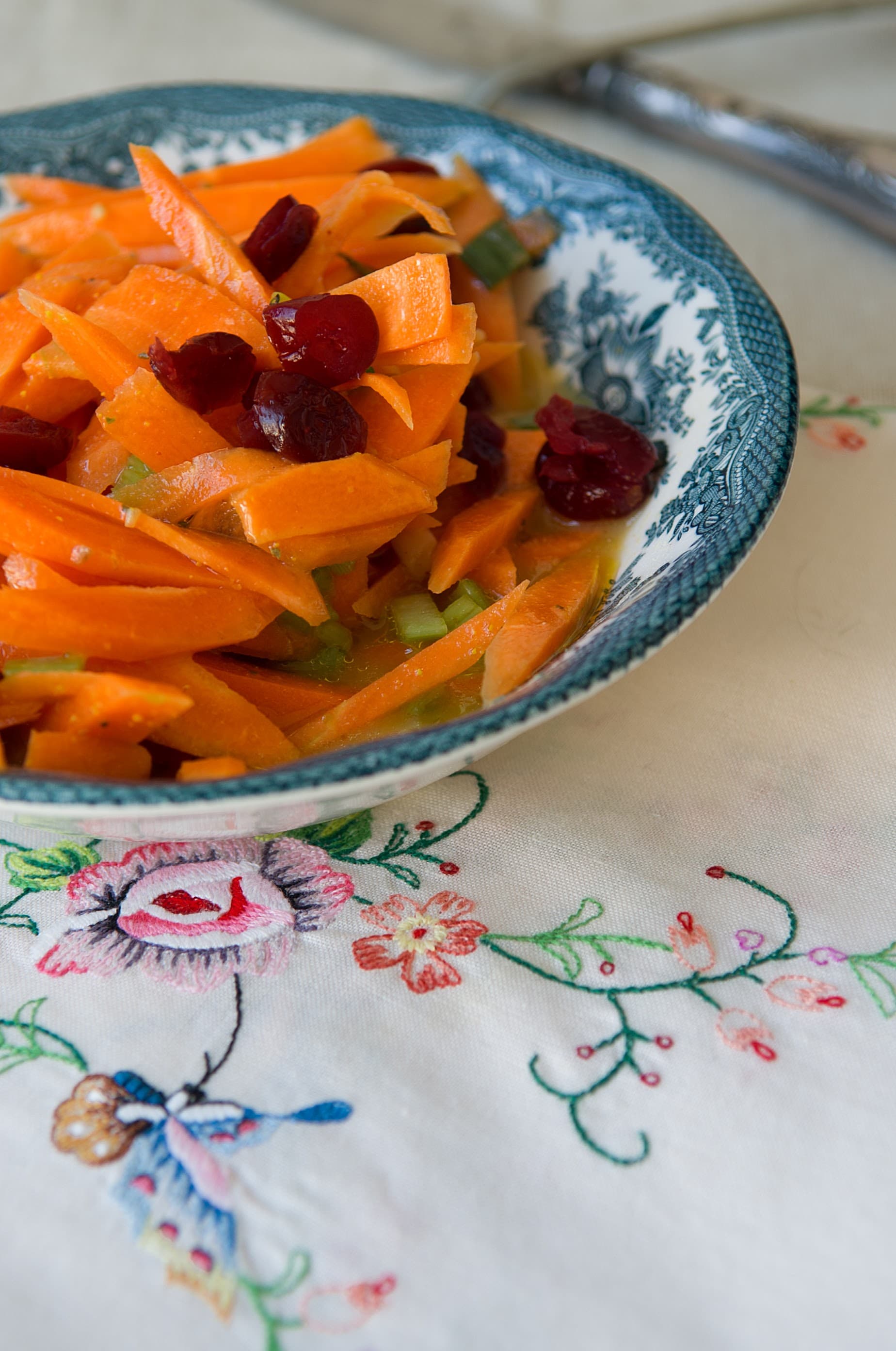 סלט גזר עם חמוציות